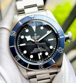 TUDOR Heritage Automatic Chronometer Black Dial Men’s Watch Item No. M79230B-0008 ( Replica )