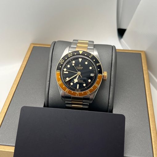 TUDOR Black Bay Black Dial Item No. M79833MN-0001 Stainless Steel Men’s Watch 41mm ( Replica )