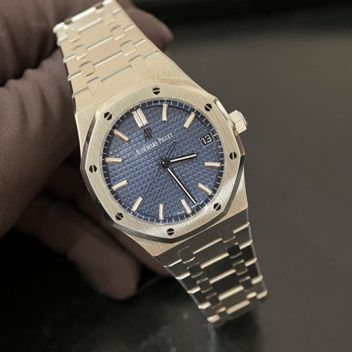 AUDEMARS PIGUET Royal Oak Blue Dial Automatic Men’s Watch Item No. 15500ST.OO.1220ST.01