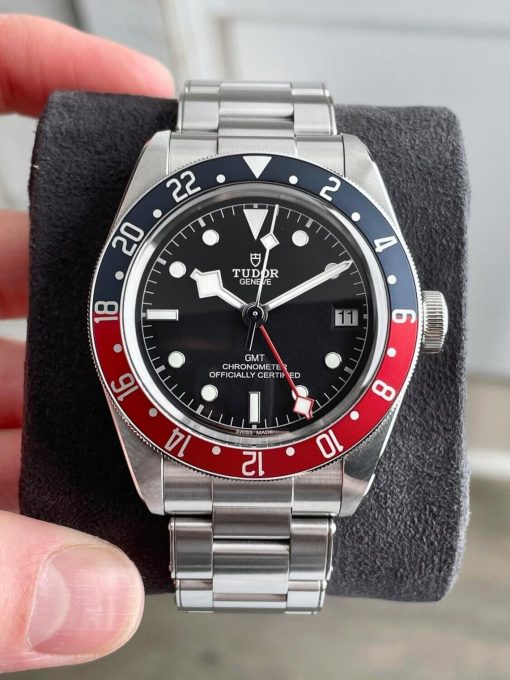 Tudor Black Bay GMT Pepsi Stainless Steel Men’s Swiss Automatic Diver Watch 41mm